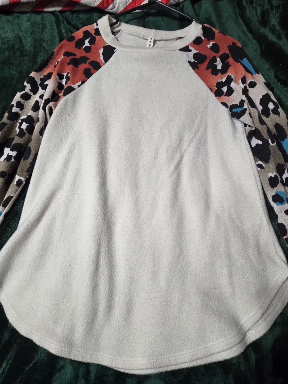 Cream Crewneck Sweater with Multicolor Leopard Raglan Sleeves
